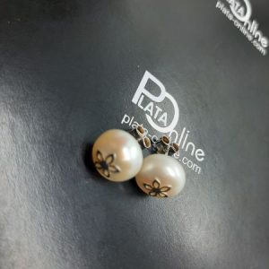 Pendientes de plata. Perla chata con flor de plata. 02 - 10mm