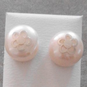 Pendientes de plata. Perla chata con flor de plata. 02 - 10mm