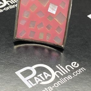 Anillo de plata cuadrado 23mm trocitos de  NACAR sobre lacado Rosa palo. Diámetro 16.